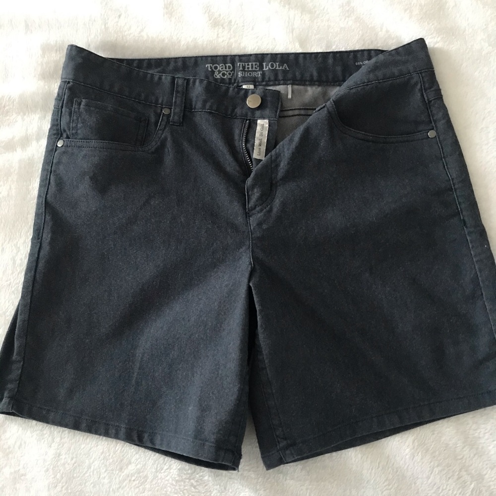 Look a like denim short.